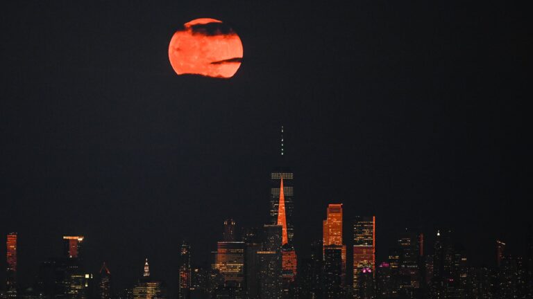 full moon red
