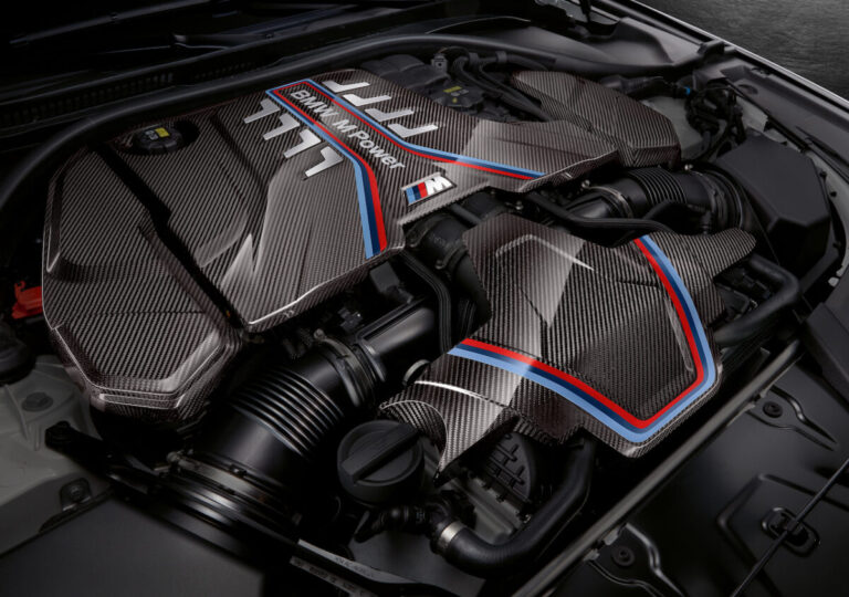 BMW M5 engine scaled