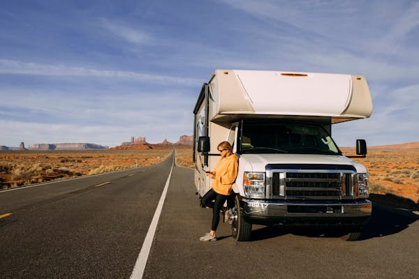 Utah Monument Valley DanielGonzalezPhoto shutterstock 1664258755 RFC