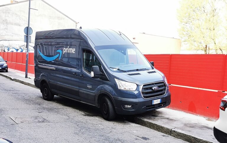 1024px furgone amazon prime a milano