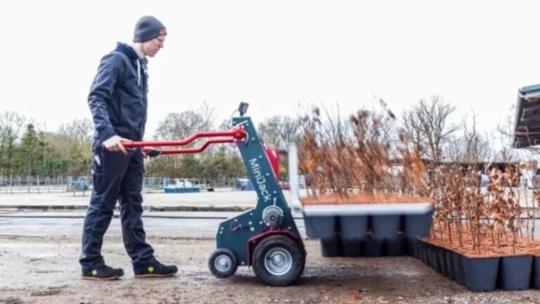 Pack Manufacturing and Seed2Soil MiniJack mobile container transport system